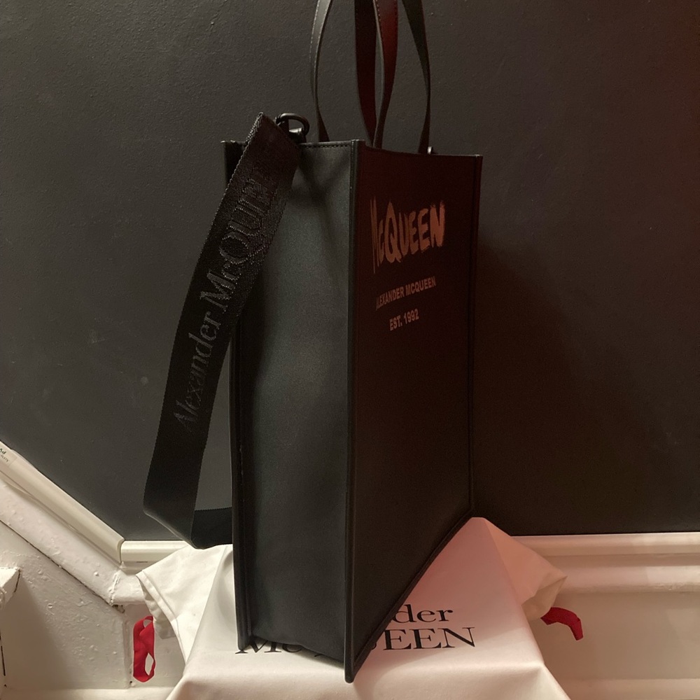ALEXANDER McQUEEN Graffiti Edge Tote in Black/Off White - Picture 11 of 11